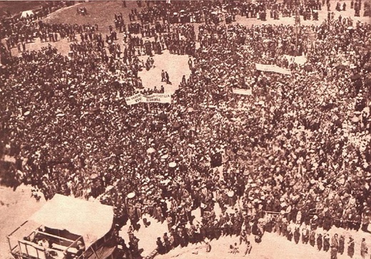 Aspecto que presentaba la campa medinense situada frente al Castillo de la Mota durante el mitin de Gil-Robles. EL NORTE Aspecto que presentaba la campa medinense situada frente al Castillo de la Mota durante el mitin de Gil-Robles. EL NORTE